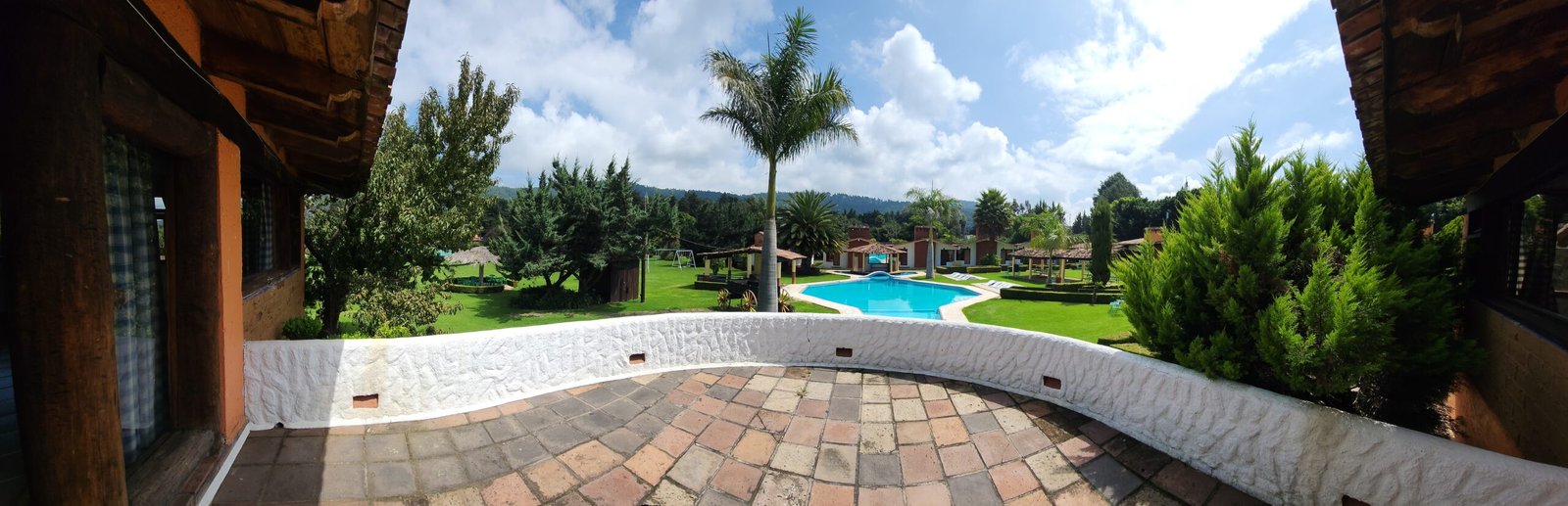 Vista al exterior desde espacio interior para eventos